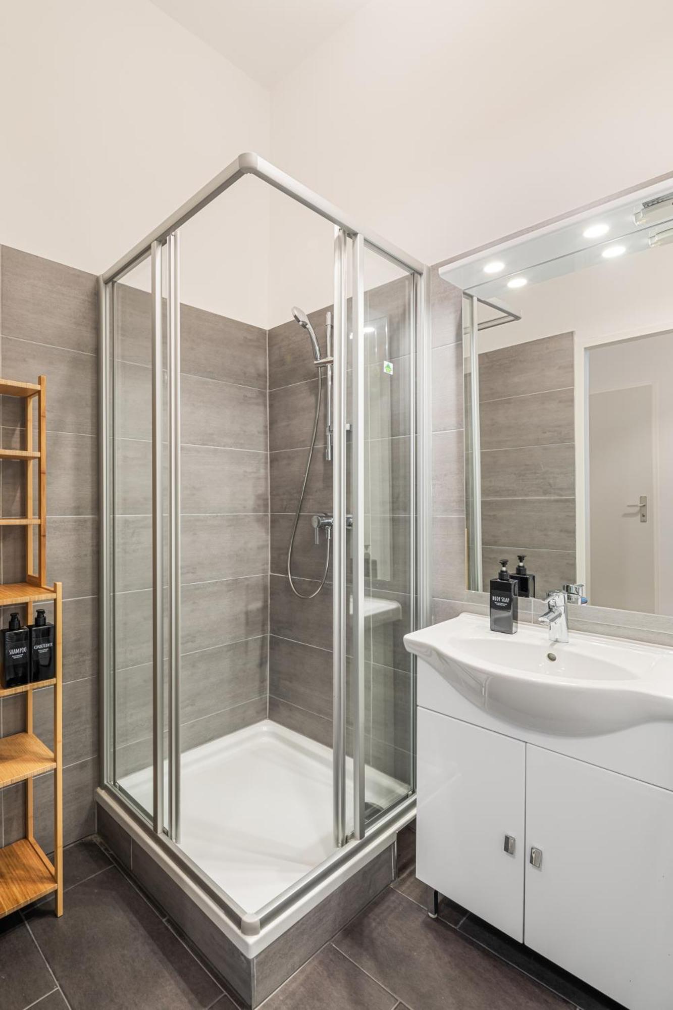 Apartment 2 Bed I 82 M2 I Comfy I 160 Mbit Wifi *